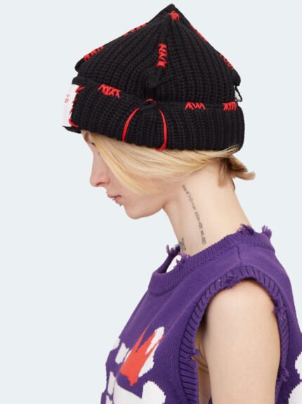Carolean Beanie Black Backside